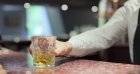 Etat d'ébriété au travail : puis-je contrôler et sanctionner un salarié ?